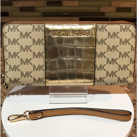 Michael Kors Gold Croc Embossed Signature Large Zip Around Wallet/Wristlet ๐ฅ - Picture 4 of 17